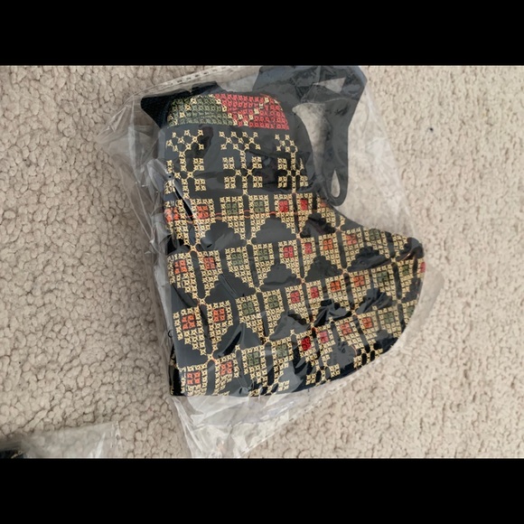 Masks - Picture 7 of 8